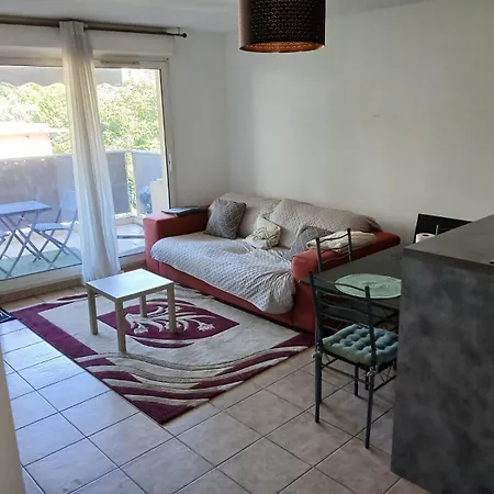 Agreable T2, Avec Terrasse Appartement *